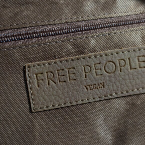 Free People Wallet Wristlet in Distressed Caramel Brown Vegan Leather-look - Picture 5 of 9